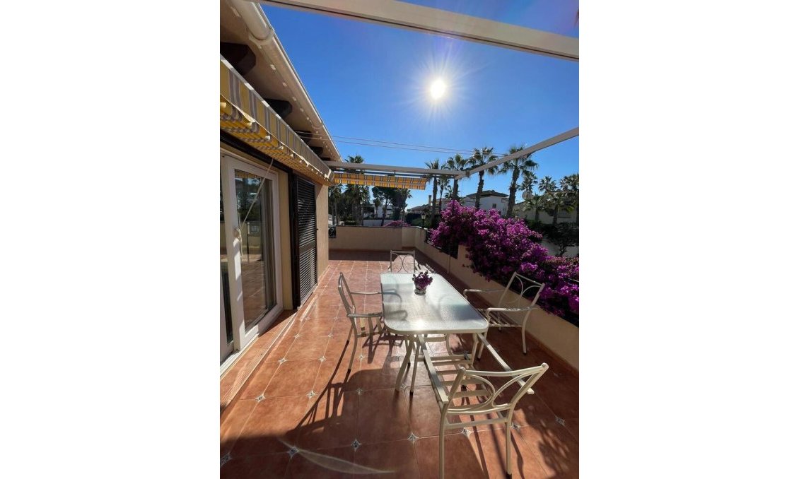 Wiederverkauf - Villa -
Villamartin - Costa Blanca