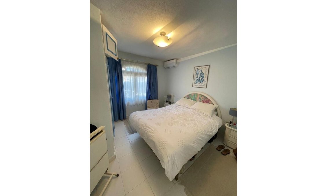 Wiederverkauf - Villa -
Villamartin - Costa Blanca