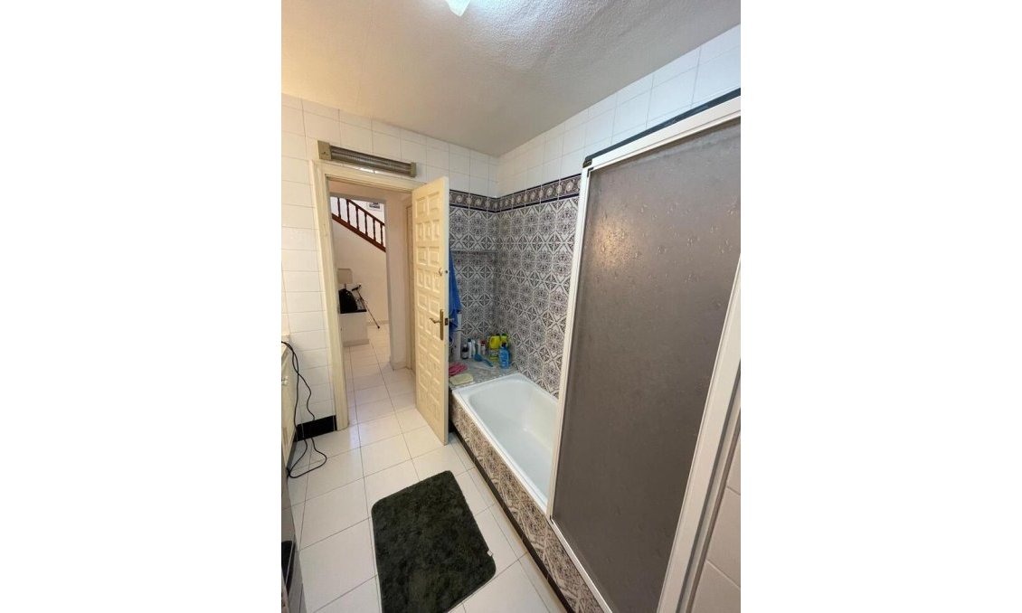 Wiederverkauf - Villa -
Villamartin - Costa Blanca