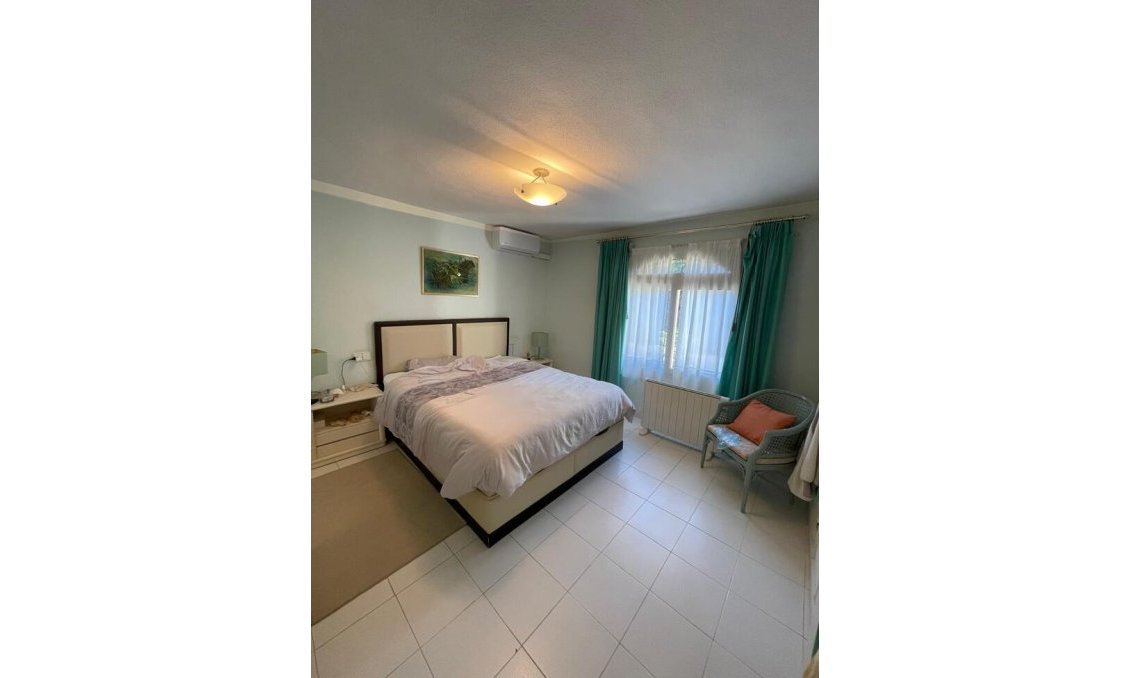 Wiederverkauf - Villa -
Villamartin - Costa Blanca