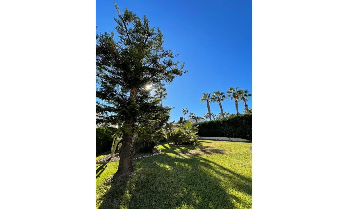 Wiederverkauf - Villa -
Villamartin - Costa Blanca