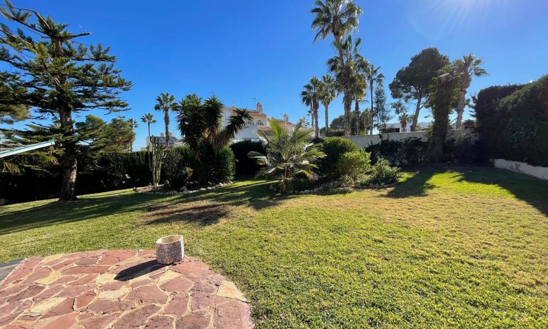 Wiederverkauf - Villa -
Villamartin - Costa Blanca