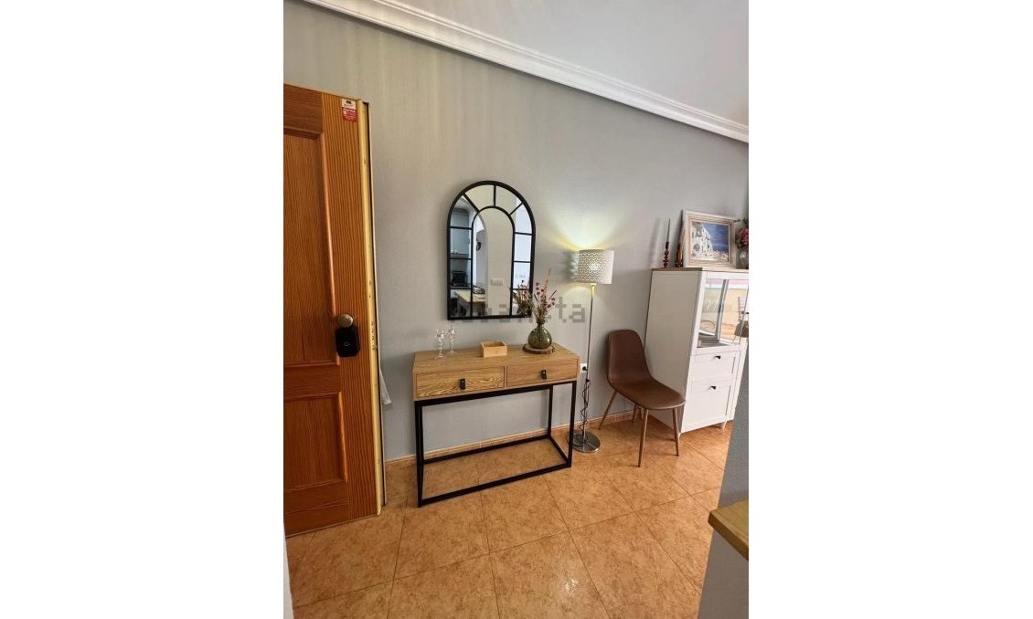 Használt Ingatlanok - Tetőtéri lakás -
Torrevieja - La Mata