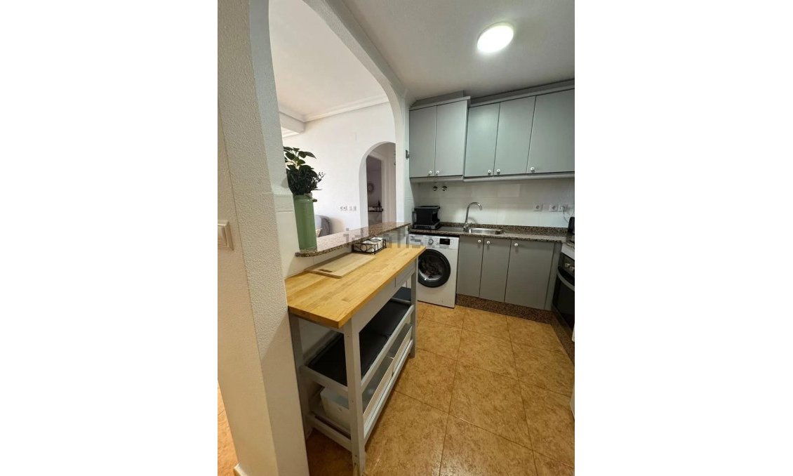 Használt Ingatlanok - Tetőtéri lakás -
Torrevieja - La Mata