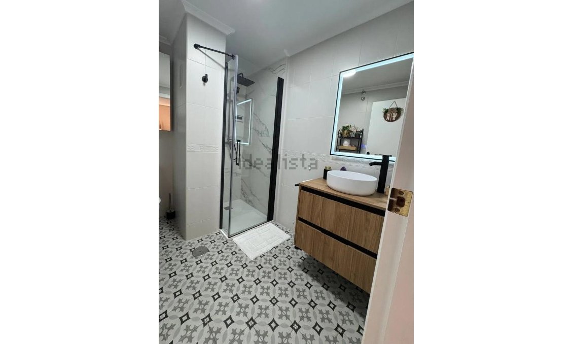 Használt Ingatlanok - Tetőtéri lakás -
Torrevieja - La Mata