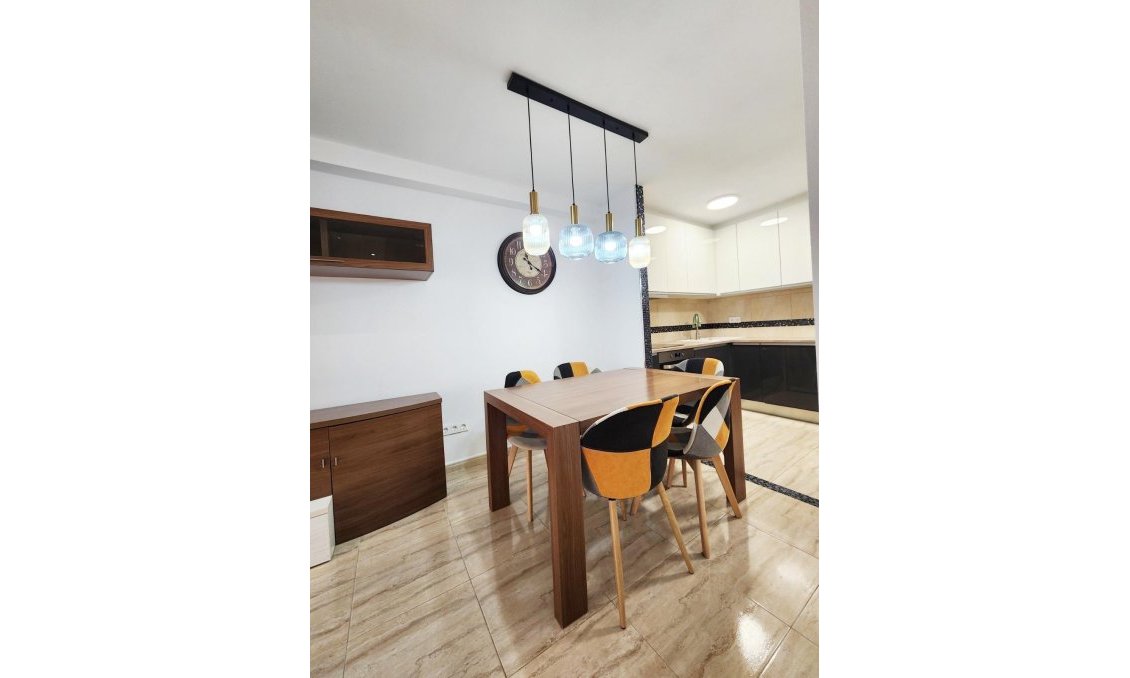 Használt Ingatlanok - Apartman -
Torrevieja - Playa del Cura