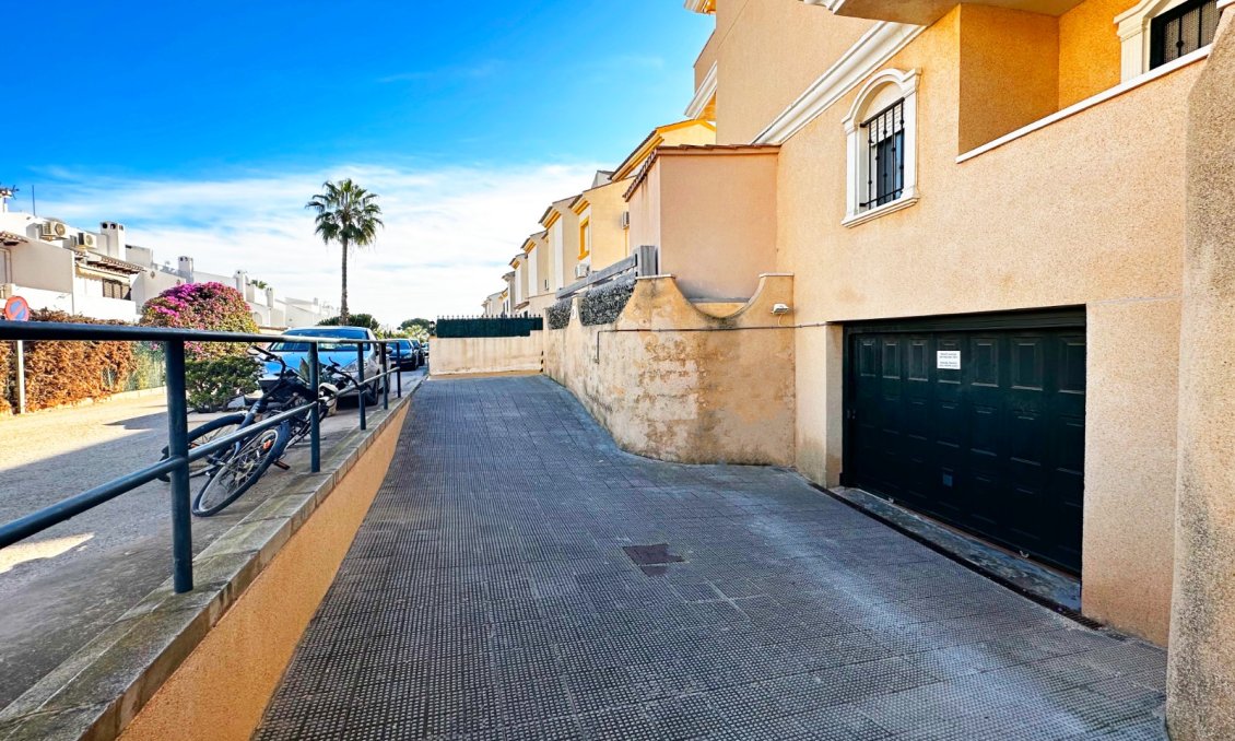 Segunda mano - Apartamento -
Orihuela Costa - Costa Blanca