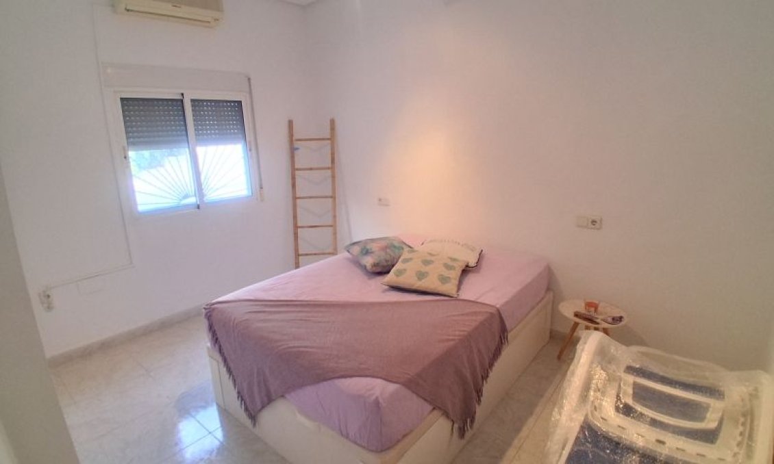 Segunda mano - Villa -
Rojales - Inland