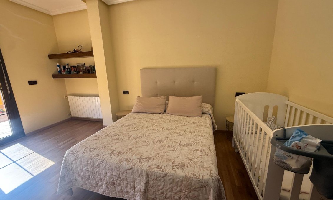 Segunda mano - Town House -
Avileses