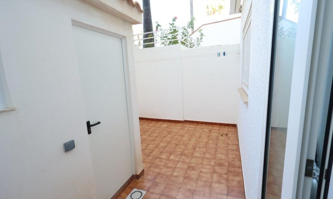 Resale - Bungalow -
Orihuela Costa - Costa Blanca