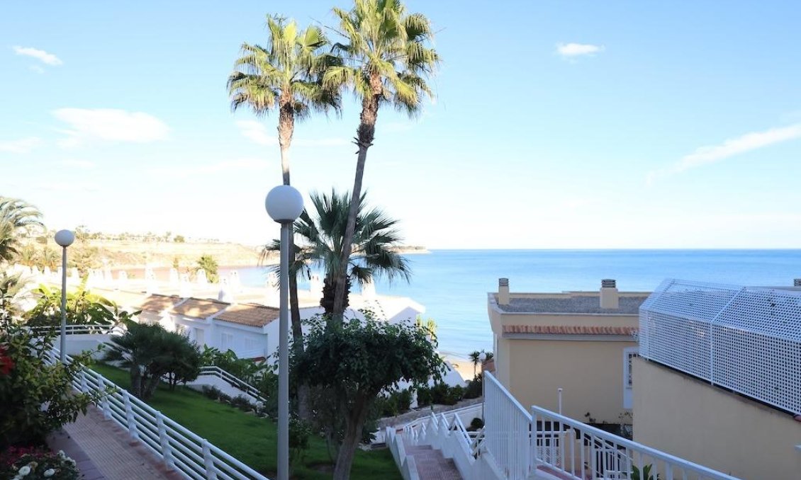 Resale - Bungalow -
Orihuela Costa - Costa Blanca
