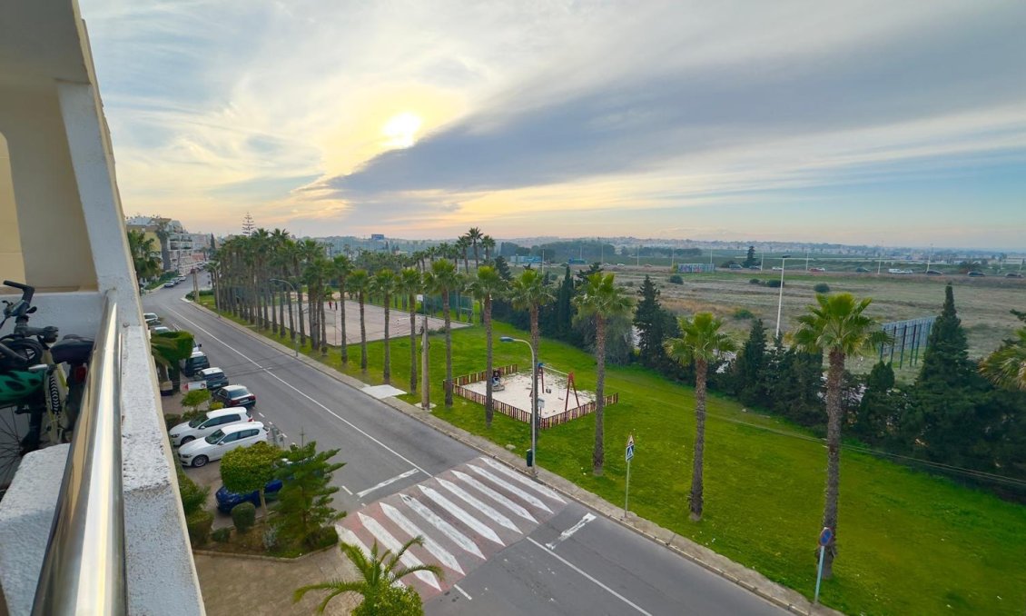 Segunda mano - Apartamento -
Torrevieja - La Veleta