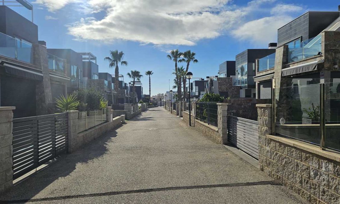 Revente - Villa -
Orihuela Costa - Costa Blanca