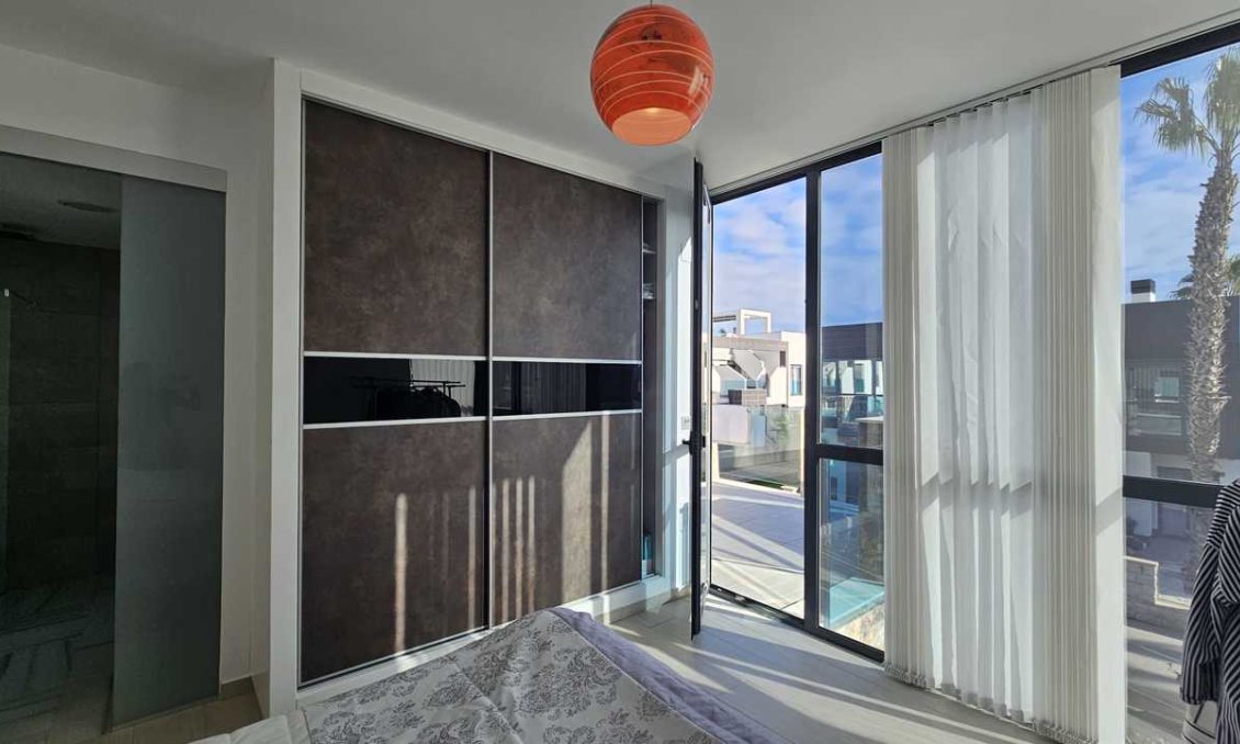 Revente - Villa -
Orihuela Costa - Costa Blanca