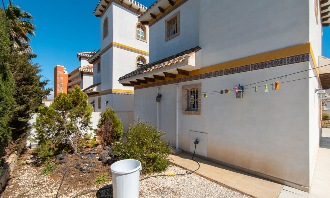 Segunda mano - Villa -
Torrevieja - La Mata