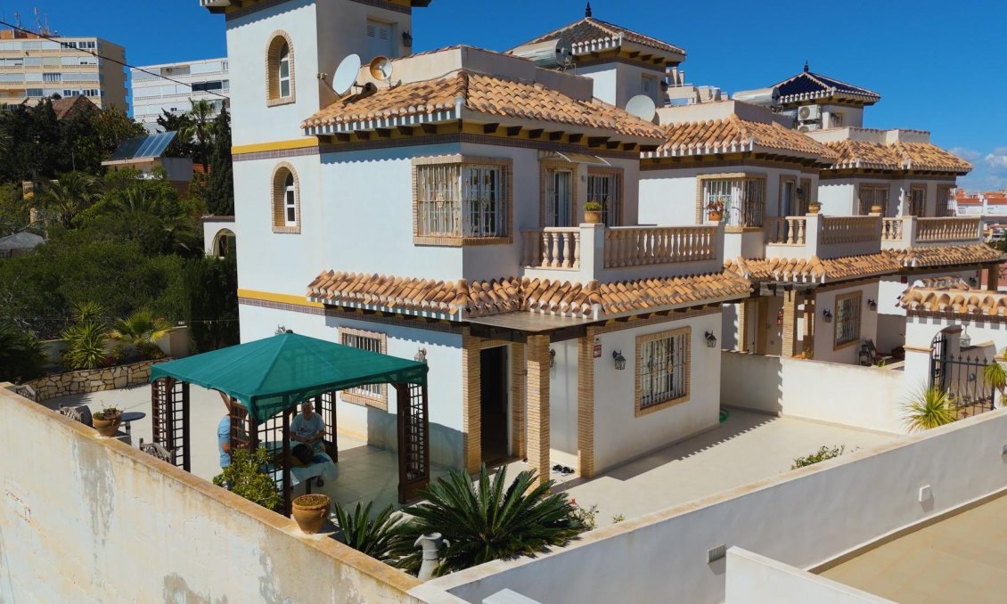 Segunda mano - Villa -
Torrevieja - La Mata