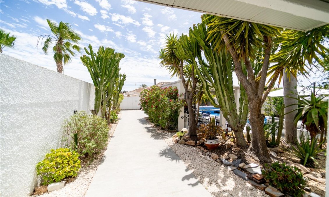 Segunda mano - Villa -
Torrevieja - Costa Blanca