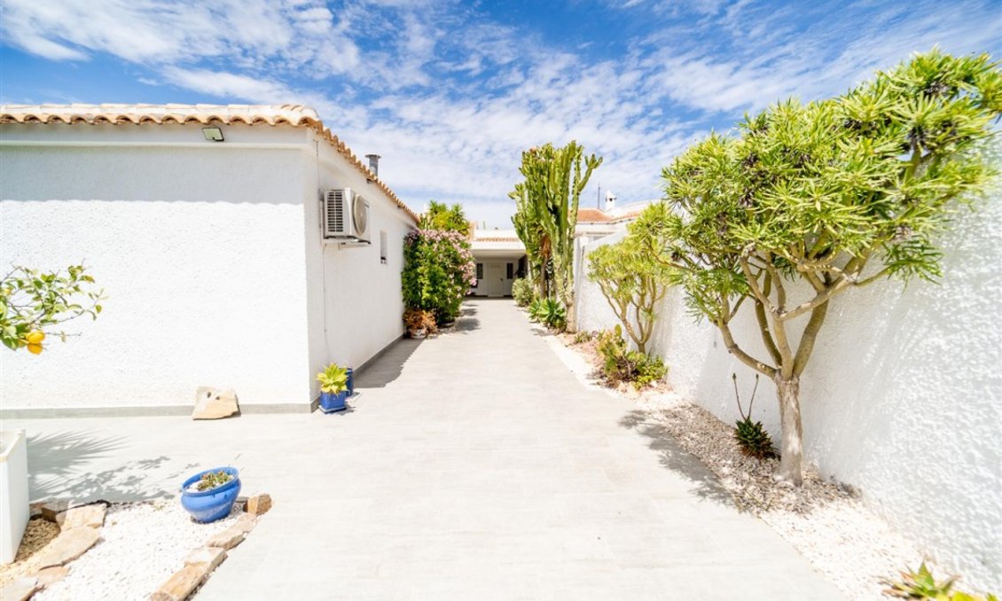 Segunda mano - Villa -
Torrevieja - Costa Blanca