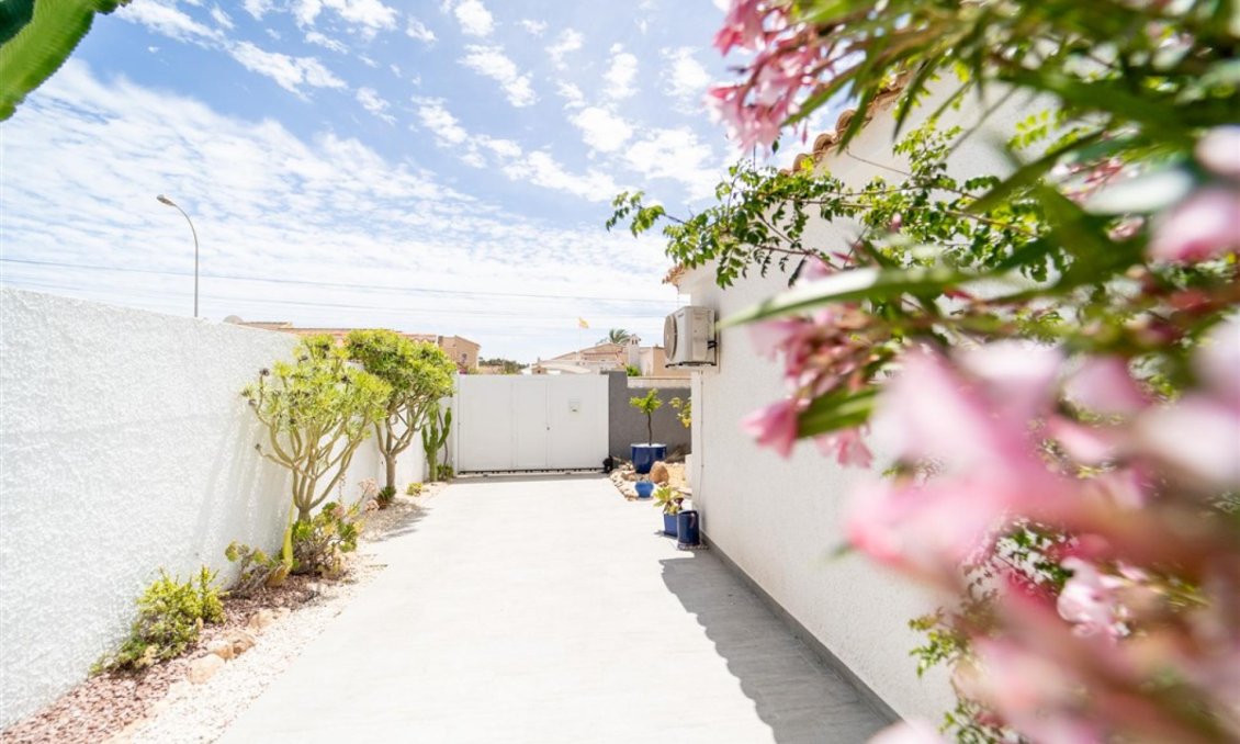 Segunda mano - Villa -
Torrevieja - Costa Blanca