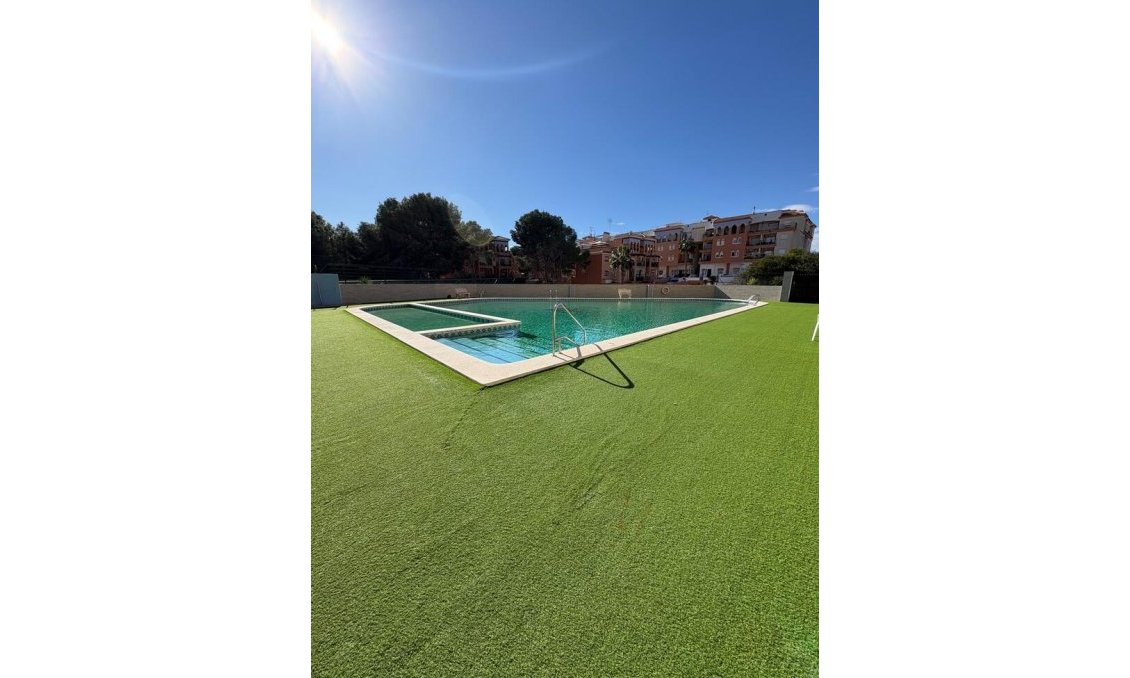 Revânzare - Mansardă -
Playa Flamenca - Costa Blanca