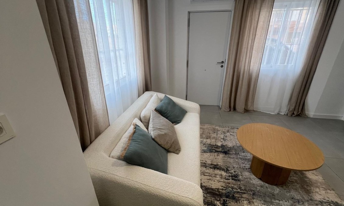 Revânzare - Apartament -
Torrevieja - Zona Los Frutales