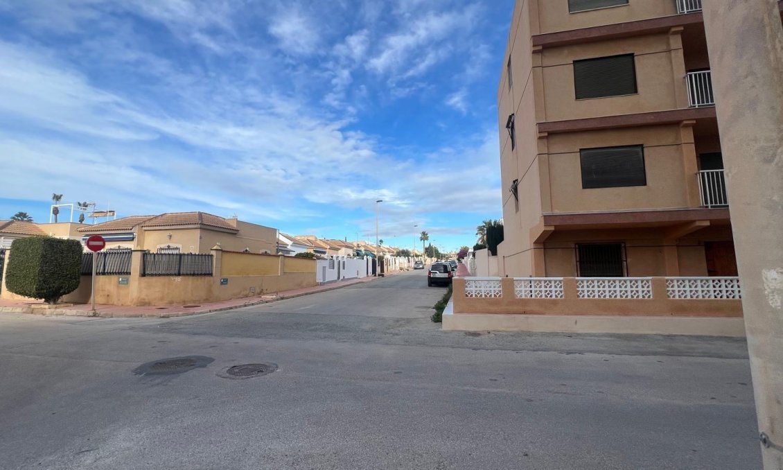 Revânzare - Apartament -
Torrevieja - Zona Los Frutales