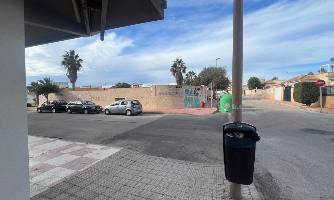 Revânzare - Apartament -
Torrevieja - Zona Los Frutales