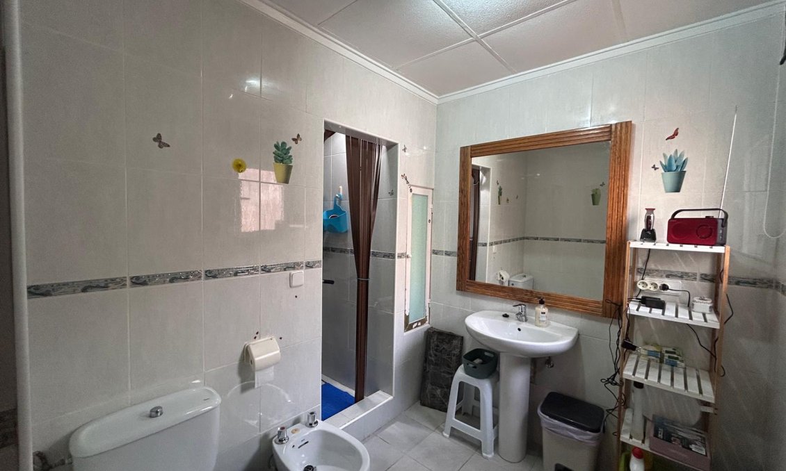 Revânzare - Vilă -
Jacarilla - Inland