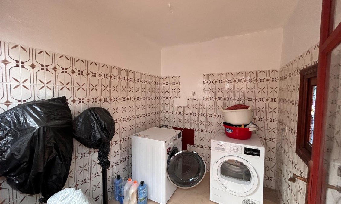 Revânzare - Vilă -
Jacarilla - Inland