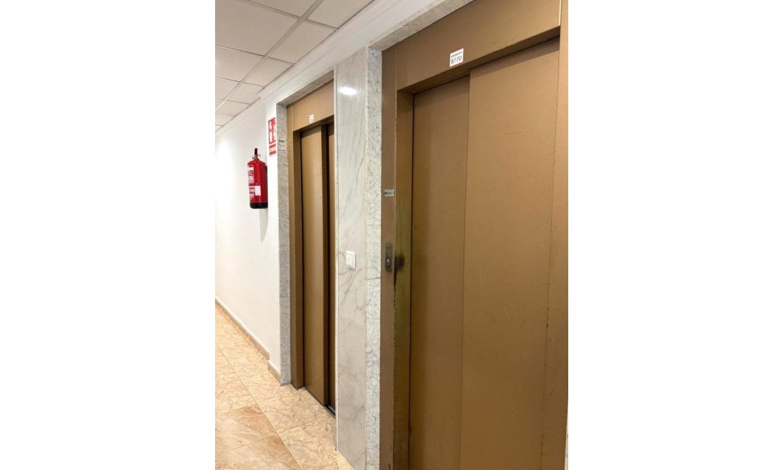 Revente - Appartement -
Torrevieja - Centro