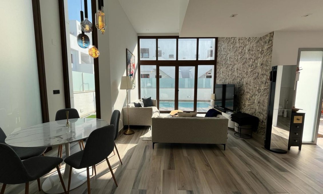 Segunda mano - Villa -
Los Balcones - Costa Blanca