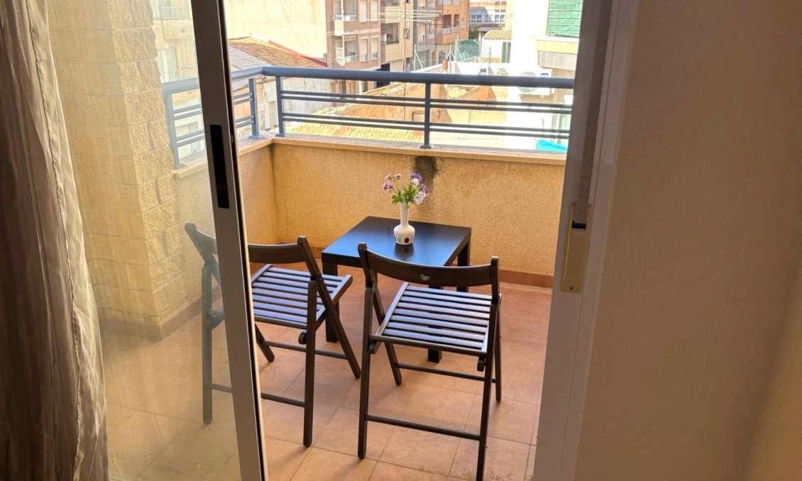 Segunda mano - Apartamento -
Torrevieja - Centro