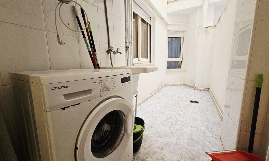 Wiederverkauf - Wohnung -
Torrevieja - Estacion De Autobuses