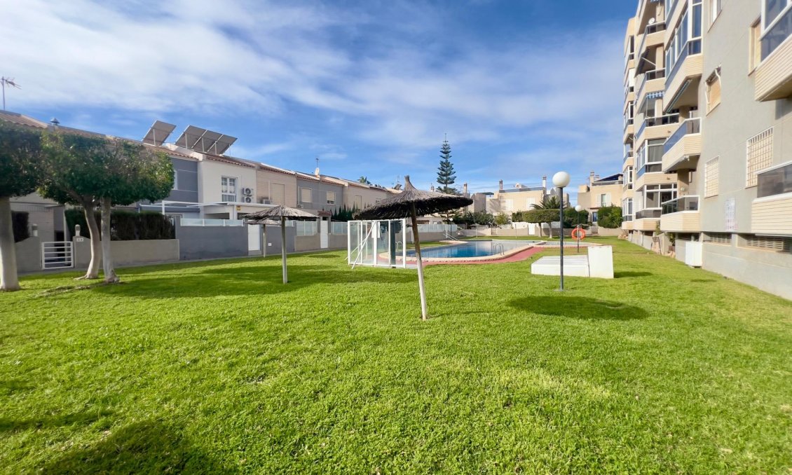 Segunda mano - Bungalow -
Torrevieja - Torreblanca