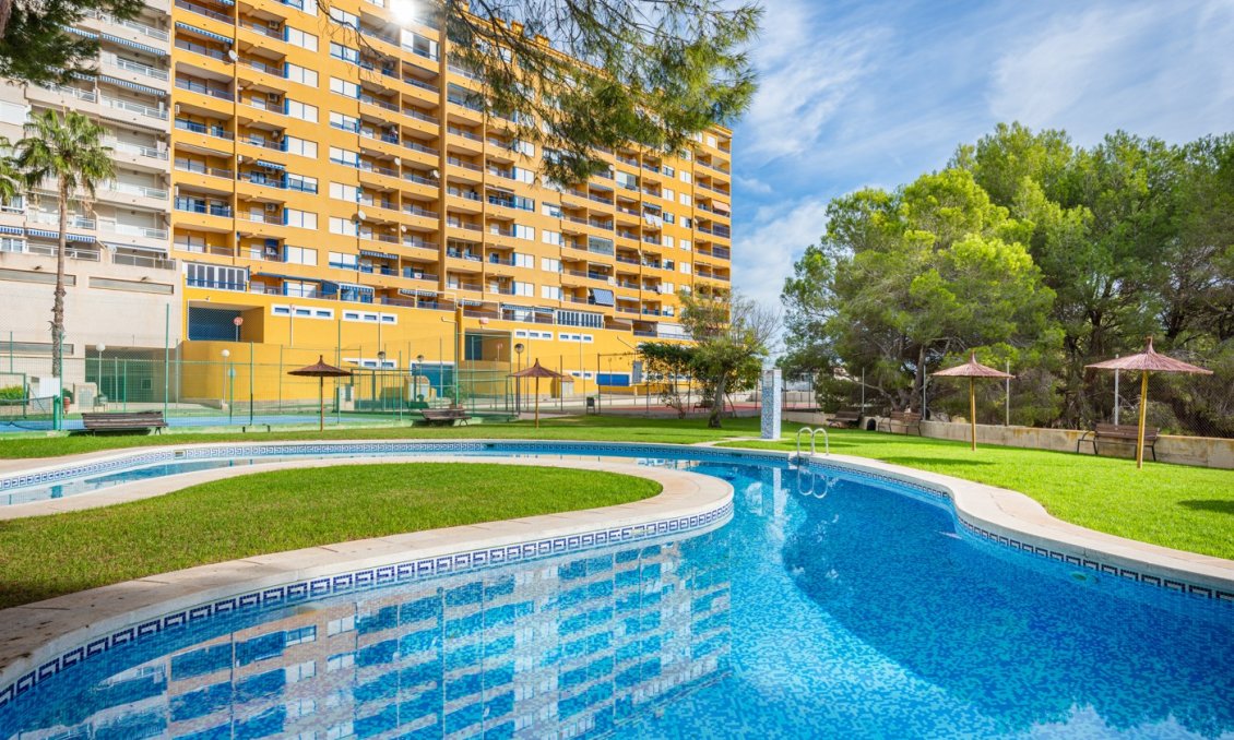 Wiederverkauf - Wohnung -
Alicante - Costa Blanca