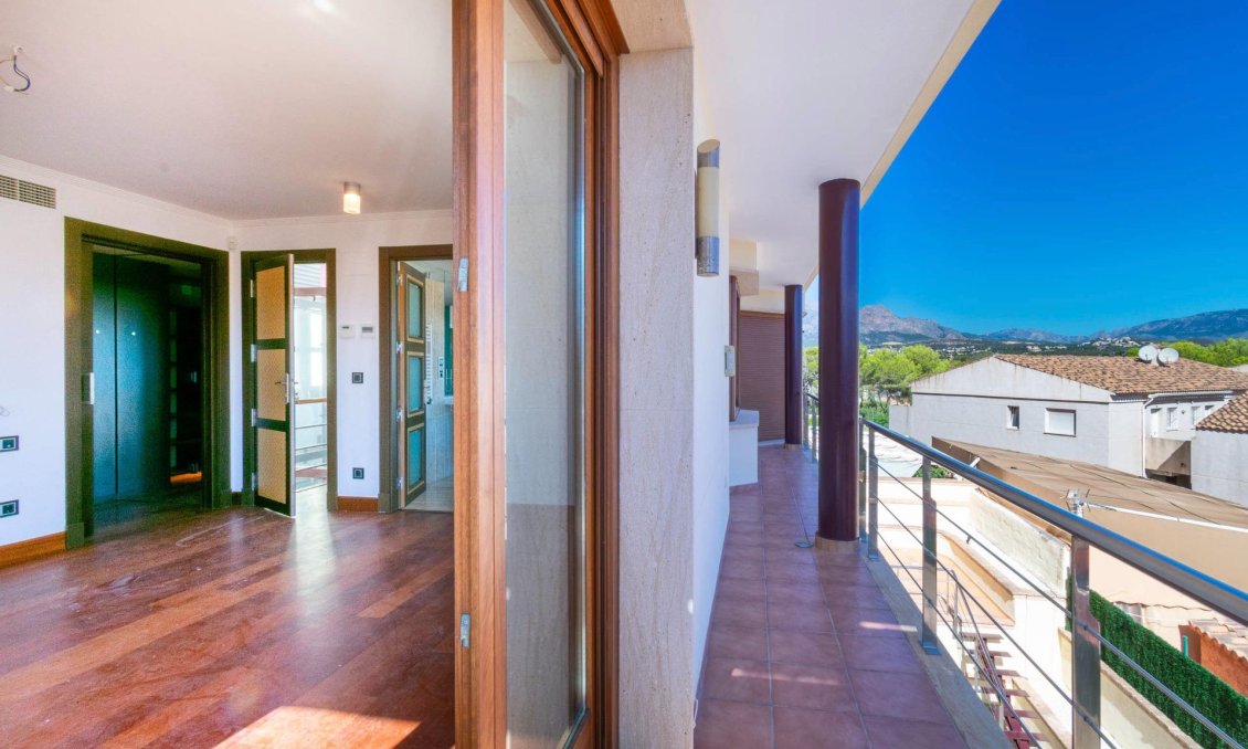 Wiederverkauf - Villa -
Alfas del Pí - Costa Blanca