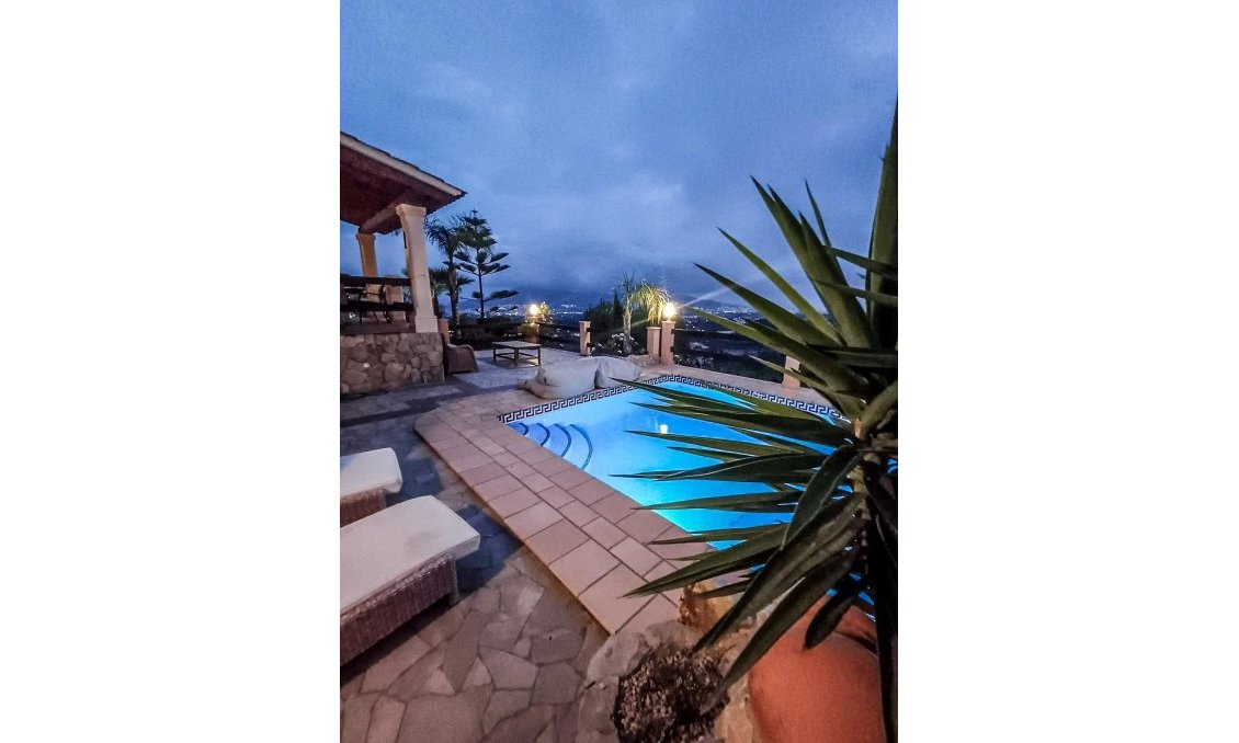 Segunda mano - Villa -
Alfas del Pí - Costa Blanca