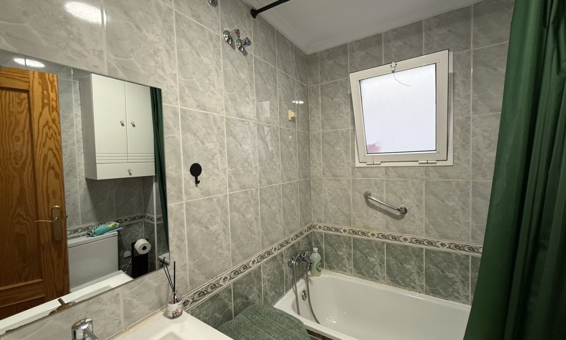 Segunda mano - Apartamento -
Torrevieja - Centro