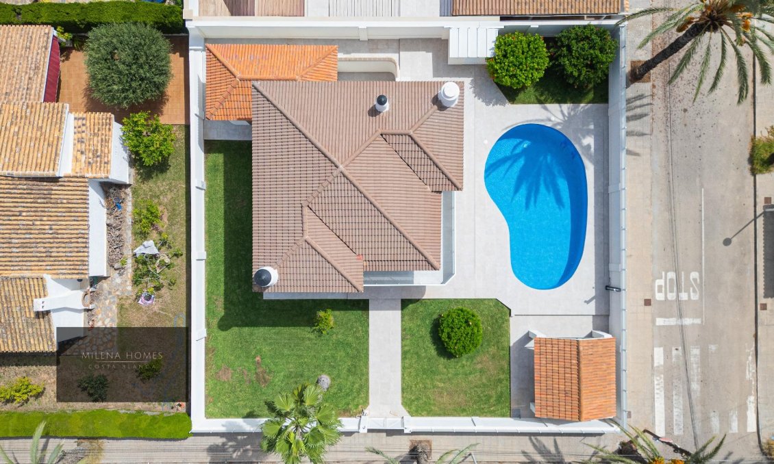 Használt Ingatlanok - Villa -
Cabo Roig