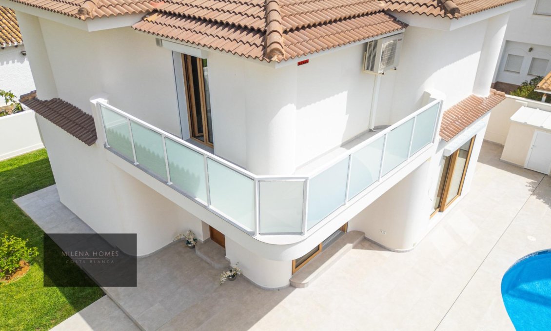 Használt Ingatlanok - Villa -
Cabo Roig