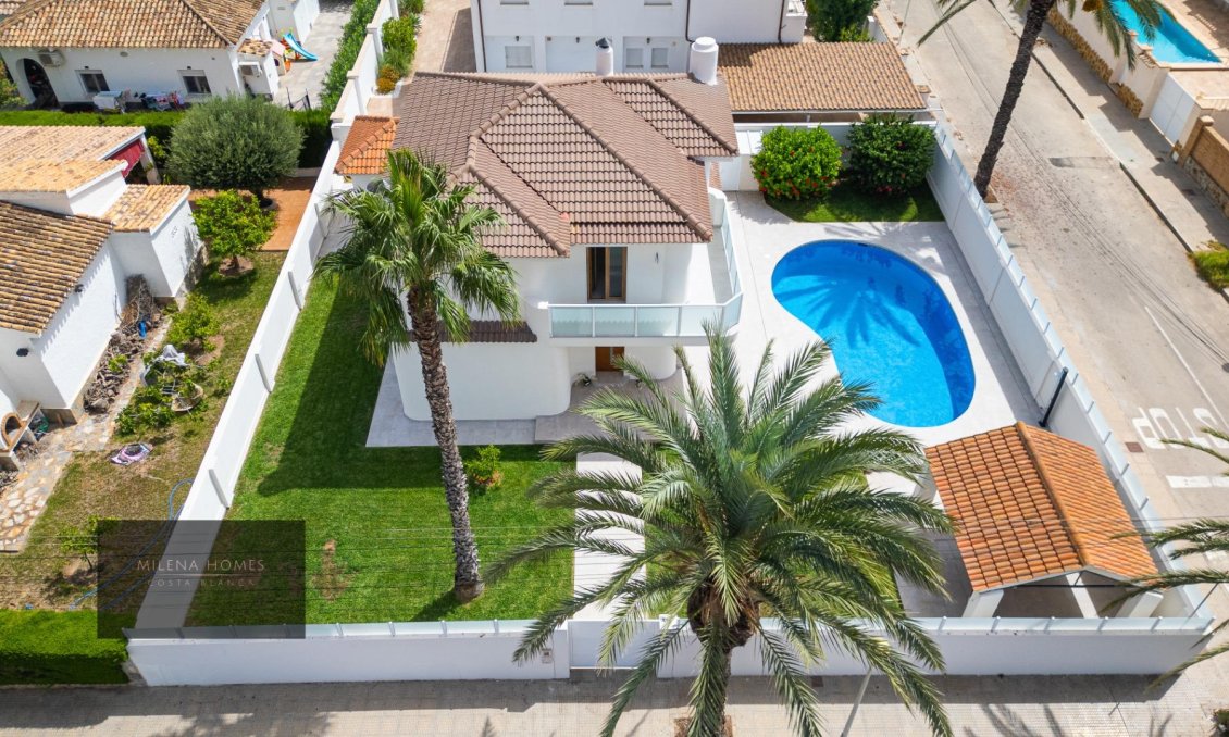 Használt Ingatlanok - Villa -
Cabo Roig