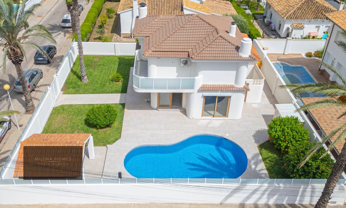 Használt Ingatlanok - Villa -
Cabo Roig