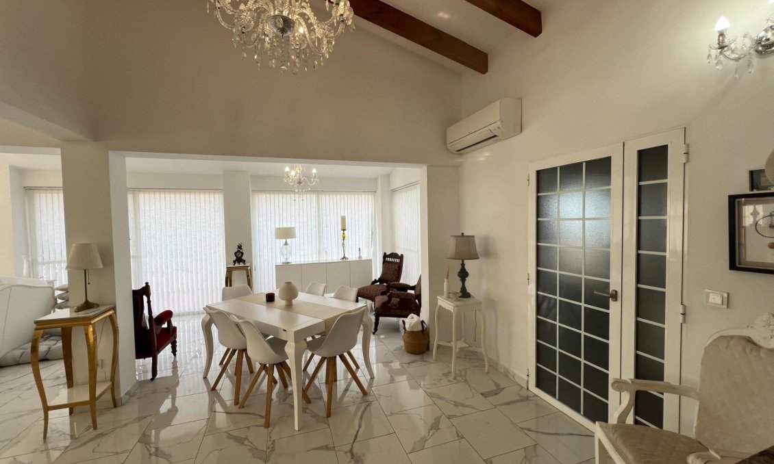 Wiederverkauf - Villa -
Dolores - Comunidad Valenciana