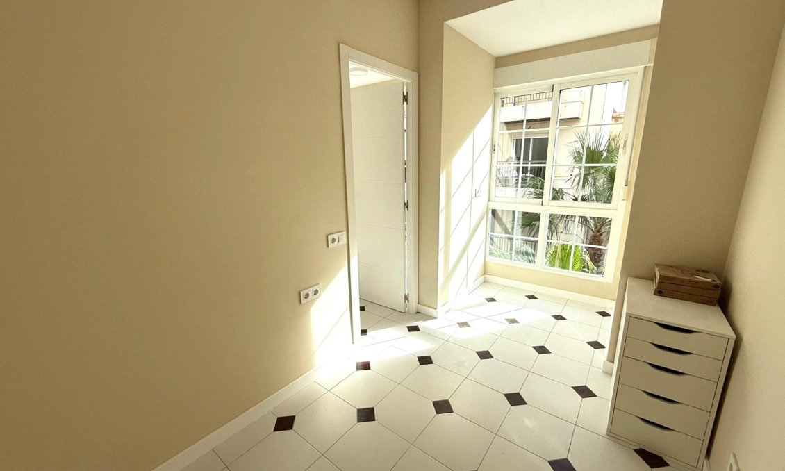 Segunda mano - Apartamento -
Torrevieja - Centro