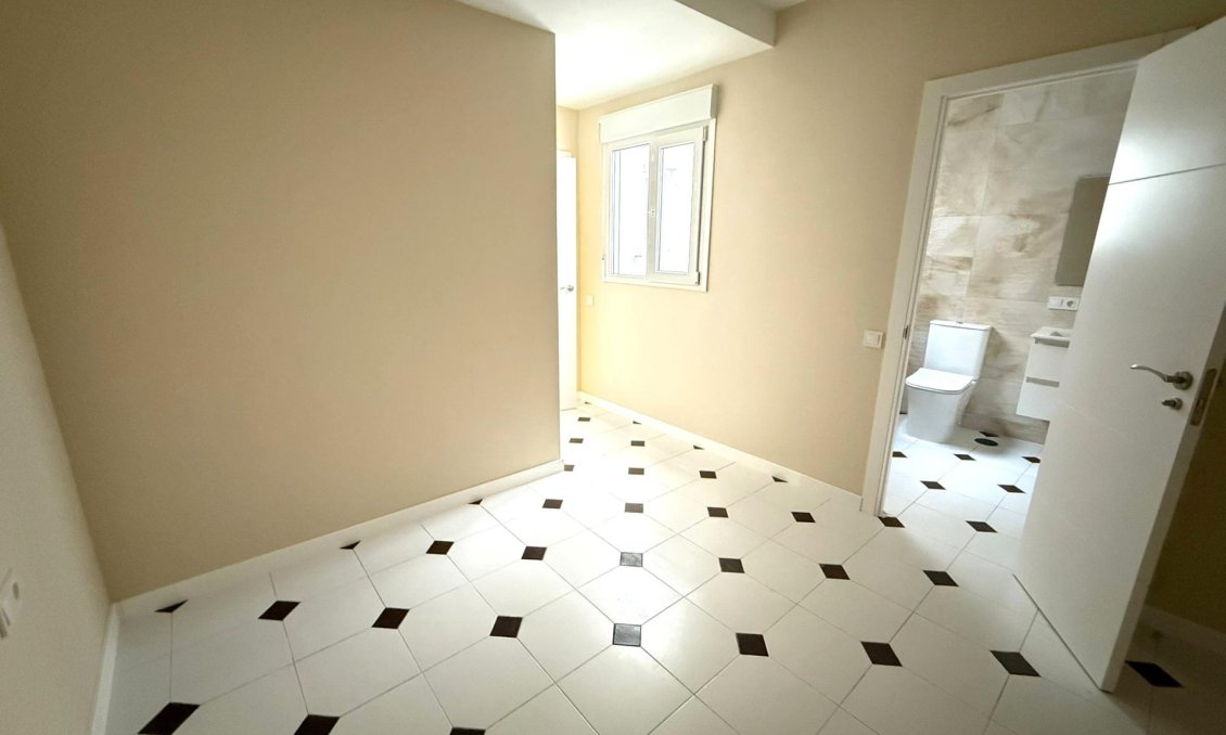 Segunda mano - Apartamento -
Torrevieja - Centro