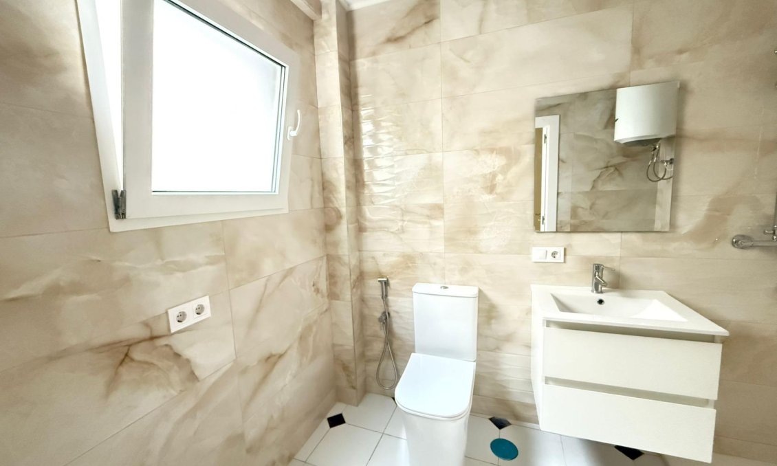 Segunda mano - Apartamento -
Torrevieja - Centro