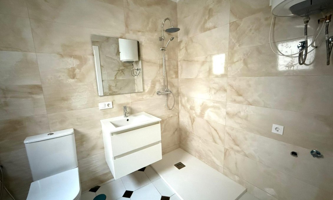 Segunda mano - Apartamento -
Torrevieja - Centro