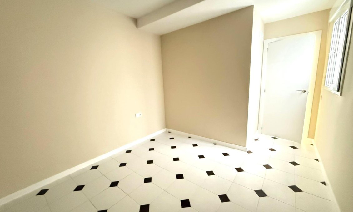 Segunda mano - Apartamento -
Torrevieja - Centro