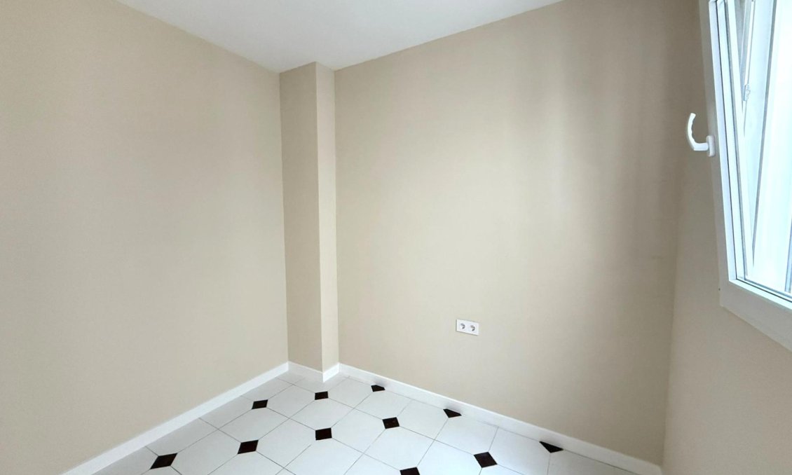 Segunda mano - Apartamento -
Torrevieja - Centro