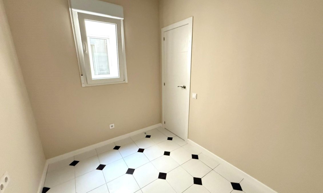 Segunda mano - Apartamento -
Torrevieja - Centro